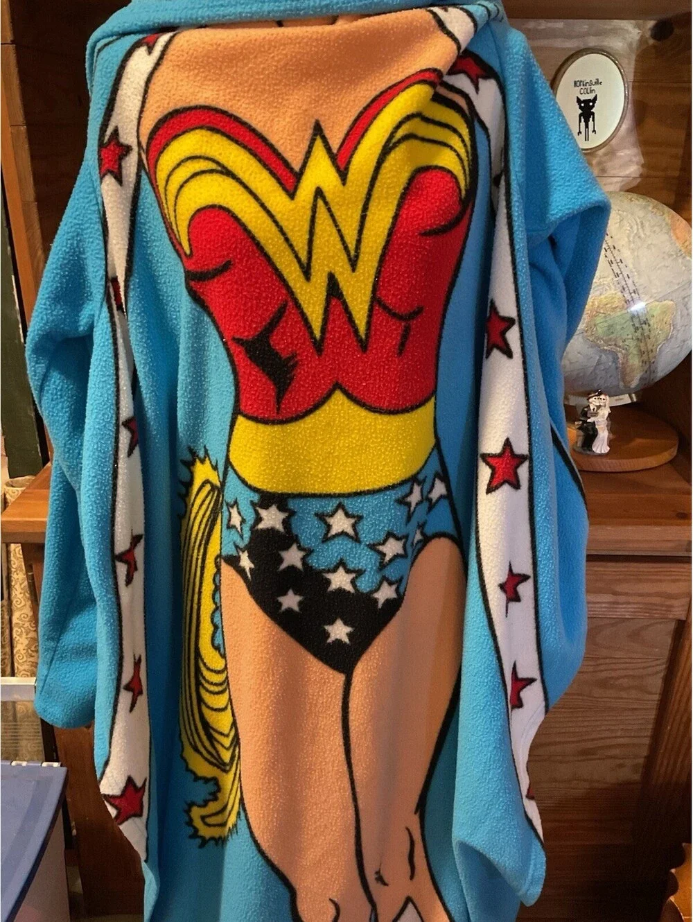 Wonder Woman fleece Blanket With Sleeves